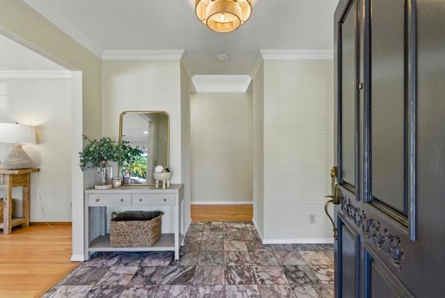 2188 Yorkshire Way, Mountain View CA: https://media.crmls.org/mediaz/fc028796-9b29-4823-9d0b-0a46556a0335.jpg
