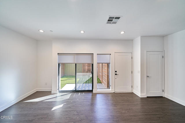 Detail Gallery Image 8 of 42 For 4201 Pennsylvania Ave #C2,  Glendale,  CA 91214 - 4 Beds | 4 Baths