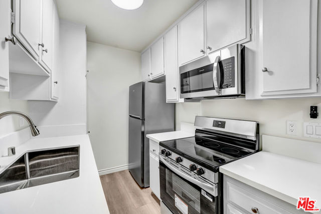 824 Maple Street photo 2