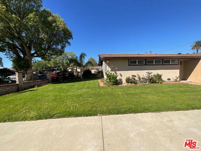 13108 Fellows Avenue, Sylmar CA: https://media.crmls.org/mediaz/fc03b0f1-9caa-40f6-9106-0ee60a5f9701.jpg