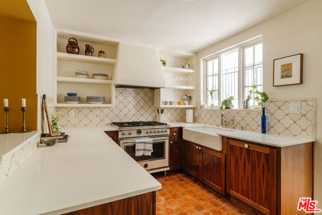 5163 Franklin Avenue, Los Angeles CA: https://media.crmls.org/mediaz/fc03b654-12f2-4e06-8ad8-8667e3f02ab4.jpg