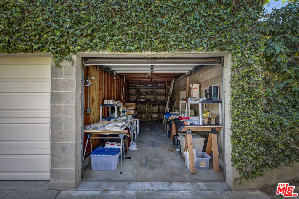 https://media.crmls.org/mediaz/fc03d396-d64f-496e-b43a-7dd302fa5e69.jpg?preset=X-Large