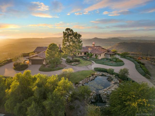 15707 Blue Crystal Trl, Poway CA: https://media.crmls.org/mediaz/fc03d5bf-c6c4-49d6-bbda-af5aef69307f.jpg