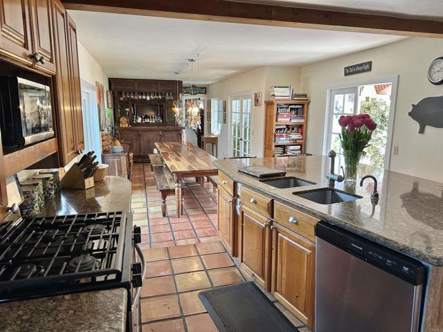 Image 23 of 51 For 823 San Luis Rey Avenue