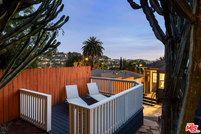 4004 W Avenue 42, Los Angeles CA: https://media.crmls.org/mediaz/fc03f537-a040-4e21-affc-3599d3888998.jpg