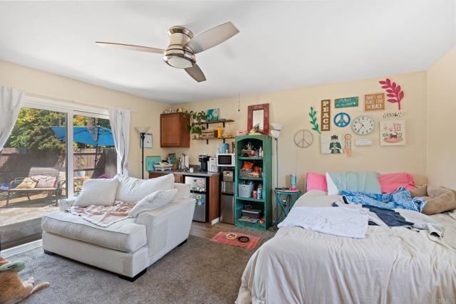 1565 Chestnut Avenue, Carlsbad CA: https://media.crmls.org/mediaz/fc03f9bb-39a3-4a9a-8e2a-5e9f87ac3094.jpg
