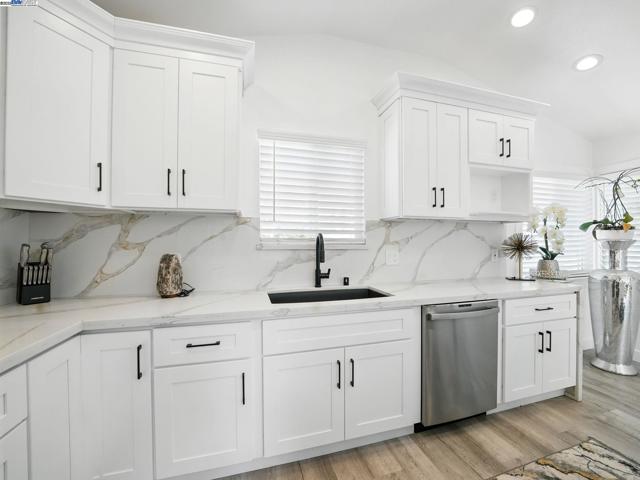 2579 Jacobs St, Hayward CA: https://media.crmls.org/mediaz/fc0454ed-5e1b-41f7-88e7-82ec48c901a3.jpg