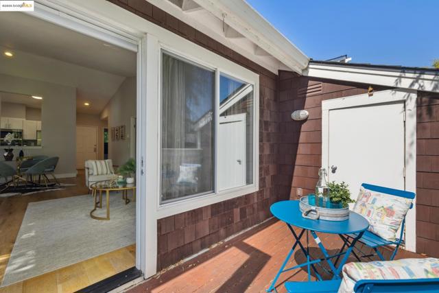 96 Bayside Ct, Richmond CA: https://media.crmls.org/mediaz/fc049f41-93bf-4dec-9b3a-5c59544e0868.jpg