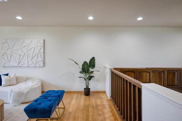 17 Ora Way, San Francisco CA: https://media.crmls.org/mediaz/fc04aff8-3988-449f-bbb5-a0c540c25f75.jpg