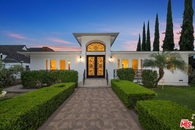 465 N Kilkea Drive, Los Angeles CA: https://media.crmls.org/mediaz/fc04ccc9-4cf4-43f2-bb45-0bc1eb3ccf31.jpg
