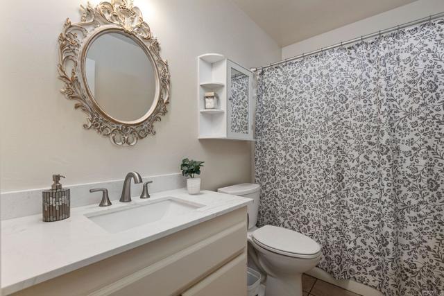 25119 Como Esta Court, Ramona CA: https://media.crmls.org/mediaz/fc04ec2a-46e6-4c95-acaf-c64c6a23c271.jpg
