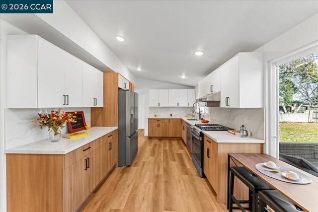 5169 Concord Blvd, Concord CA: https://media.crmls.org/mediaz/fc0531e6-ce64-492b-b468-7aabf8c57bbb.jpg