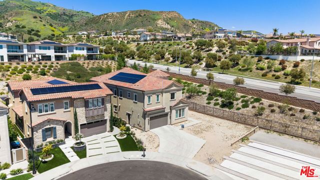 20517 W Deer Grass Court, Porter Ranch CA: https://media.crmls.org/mediaz/fc056e43-bbf0-4739-9a9e-ce1958feafb1.jpg
