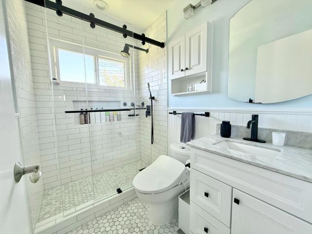 11511153 Sanchez Way, Redwood City CA: https://media.crmls.org/mediaz/fc05a29e-372f-4091-803e-1755659c279d.jpg
