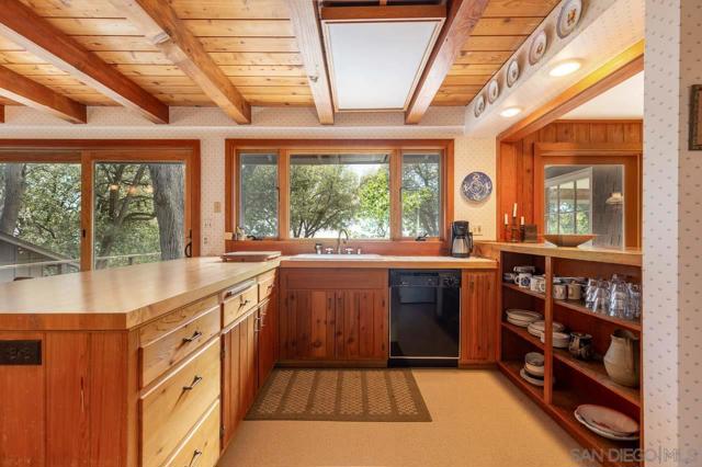 4597 Luneta Drive, Julian CA: https://media.crmls.org/mediaz/fc05b5a0-3d6c-44c2-a975-25fafeb35325.jpg