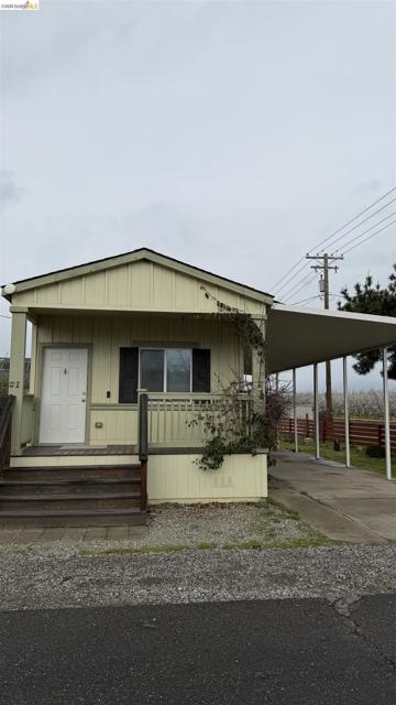 4449 S Carpenter RD, Modesto CA: https://media.crmls.org/mediaz/fc05c87d-47ec-42a9-8be4-736da3ebd832.jpg