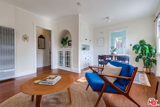 1105 E Claremont Street, Pasadena CA: https://media.crmls.org/mediaz/fc05cfae-db34-4d22-8f64-e97d0e87a3ac.jpg