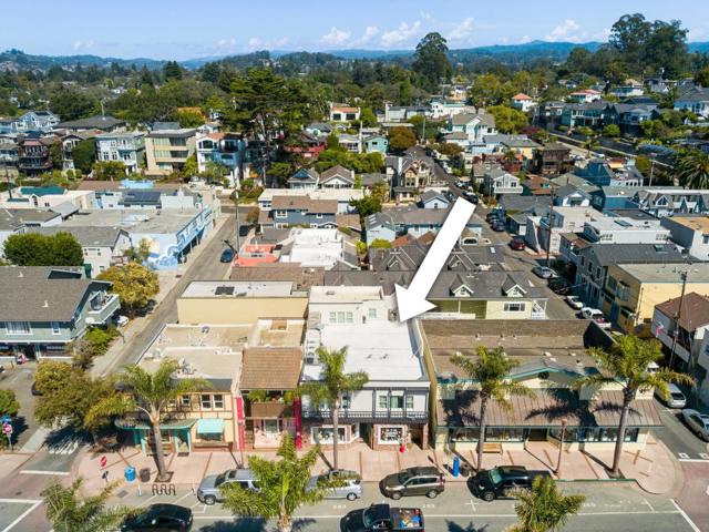 208 Capitola Avenue, Capitola CA: https://media.crmls.org/mediaz/fc05f667-4038-4b56-857a-31773cbf84b0.jpg
