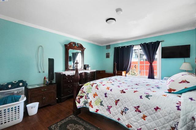 6133 Seminary Ave, Oakland CA: https://media.crmls.org/mediaz/fc0743d4-3a04-4d63-b673-c64410ba6ad0.jpg