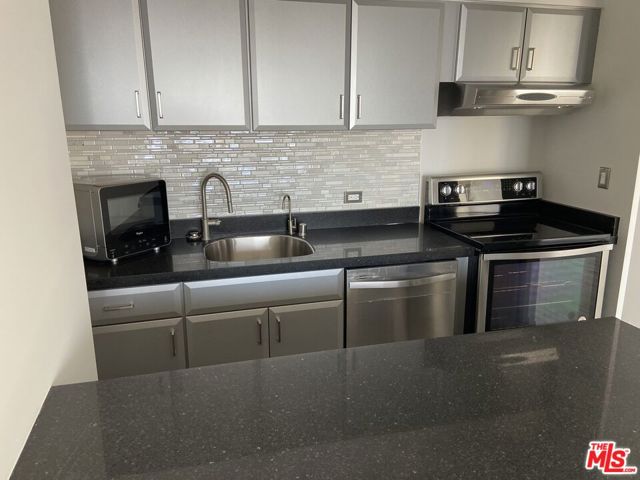 201 Ocean Avenue, Santa Monica CA: https://media.crmls.org/mediaz/fc07c1f1-f0dd-42dd-8499-e8733aef003e.jpg