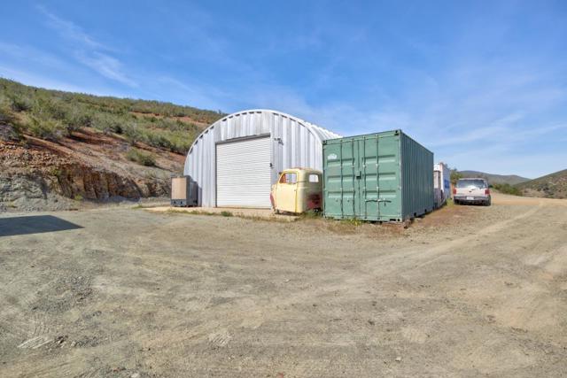 17997 Del Puerto Canyon Road, Patterson CA: https://media.crmls.org/mediaz/fc0833fb-ea6a-455c-9083-f5473531d935.jpg