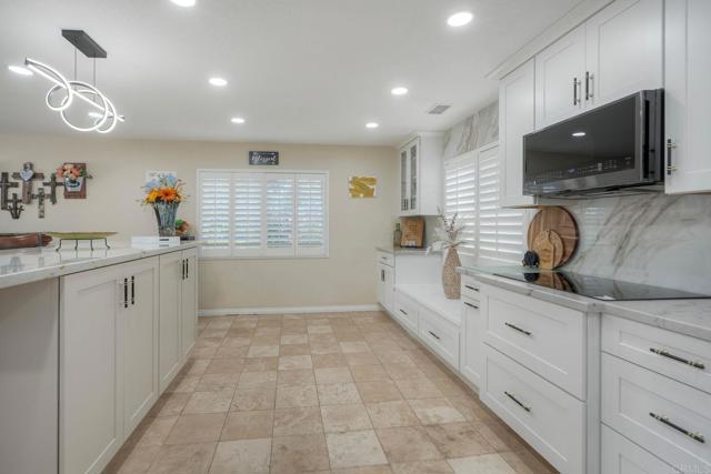 Detail Gallery Image 21 of 59 For 10629 Meadow Glen Way E, Escondido,  CA 92026 - 4 Beds | 2/1 Baths