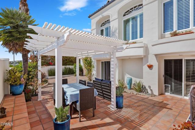 518 Lincoln Drive, Ventura CA: https://media.crmls.org/mediaz/fc088f1e-9eb0-462d-8669-6e2ab23bf6b0.jpg