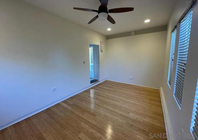 1863 Almagro Ln, Escondido CA: https://media.crmls.org/mediaz/fc091c58-06f1-4e0b-9626-d8fb4a3505d4.jpg