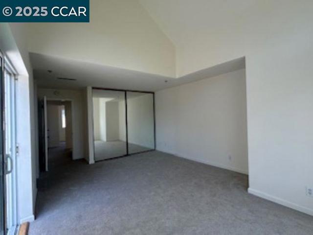 1174 Eddy St, San Francisco CA: https://media.crmls.org/mediaz/fc095b4b-ec44-480c-b989-c6655e05658d.jpg