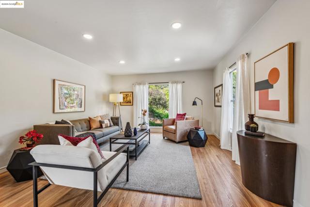 1621 Everett St, El Cerrito CA: https://media.crmls.org/mediaz/fc0a5681-444a-474f-b871-9ba8226b190a.jpg