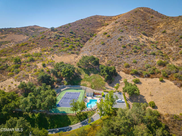 30979 Old Colony Way, Westlake Village CA: https://media.crmls.org/mediaz/fc0a80a7-523d-4676-a5e9-a5f996a121a9.jpg