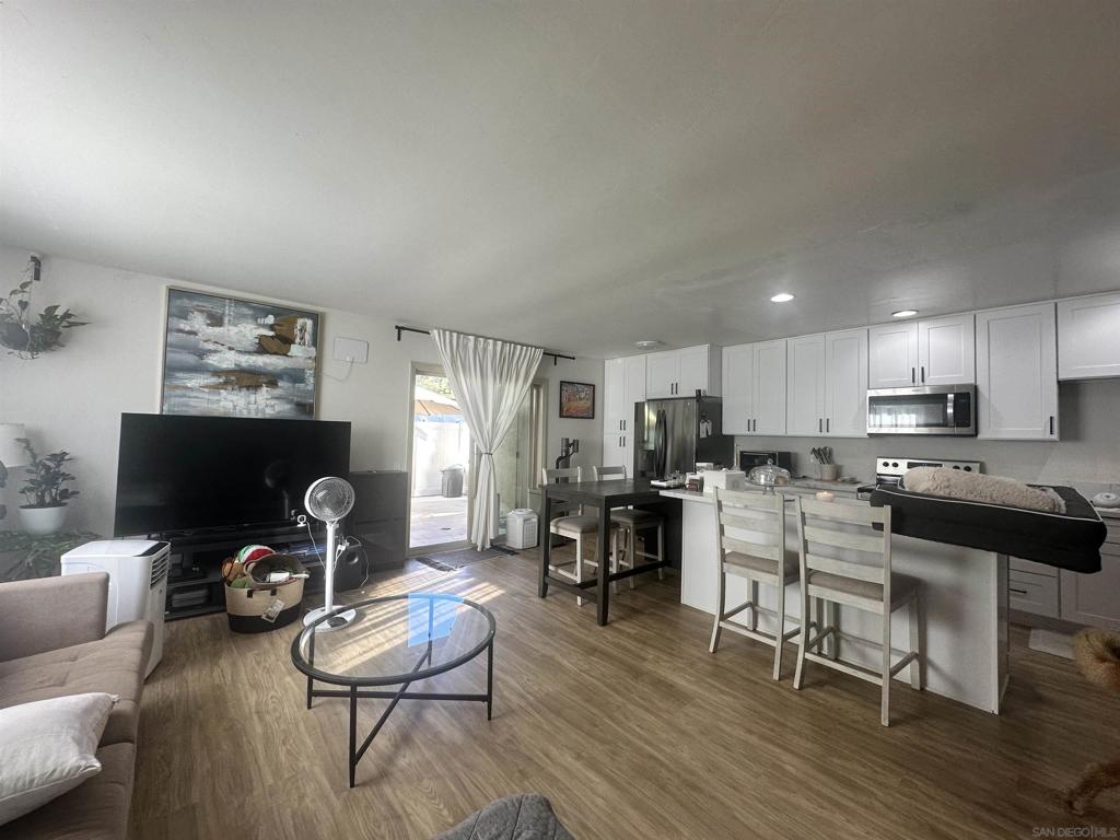 MLS #250032593SD image #10