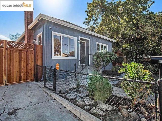 515 W 9Th St, Antioch CA: https://media.crmls.org/mediaz/fc0b4483-44b2-4586-af14-f3f4be3419d7.jpg