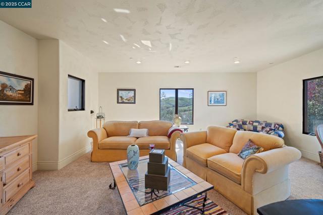 633 Kalthoff Cmn, Livermore CA: https://media.crmls.org/mediaz/fc0b76ac-4985-4213-93ca-0591a59a1ed9.jpg