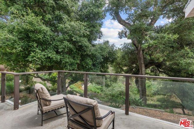 10697 Calle Quebrada, Goleta CA: https://media.crmls.org/mediaz/fc0bf325-97fa-493e-a354-8d10ada092f3.jpg