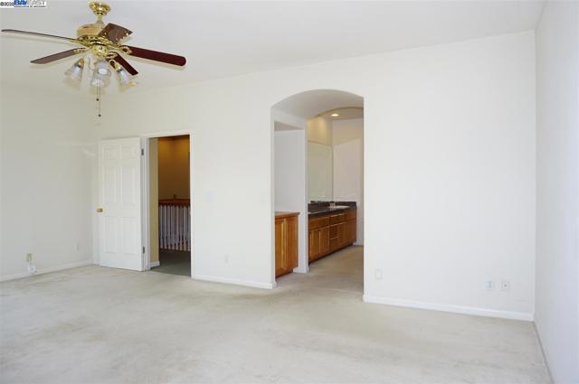 30278 Willowbrook Rd, Hayward CA: https://media.crmls.org/mediaz/fc0c57f2-3497-4306-82ec-739e5daeefa1.jpg