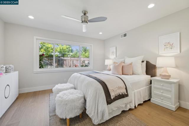 241 E Creek Dr, Menlo Park CA: https://media.crmls.org/mediaz/fc0c719c-9184-4ae1-9b7d-71606956a0cc.jpg