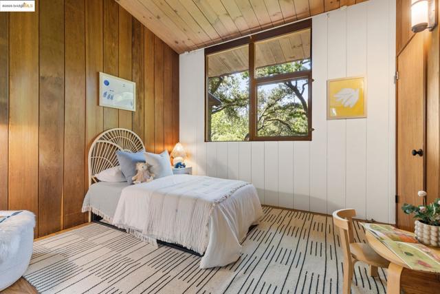 1 Kittiwake Rd, Orinda CA: https://media.crmls.org/mediaz/fc0c92d9-92d8-47b2-ac5a-11fae6fb3fdc.jpg