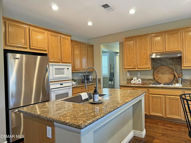 4950 Via Aurora, Newbury Park CA: https://media.crmls.org/mediaz/fc0cfa47-6e17-4a62-bb24-18b23cd49e98.jpg