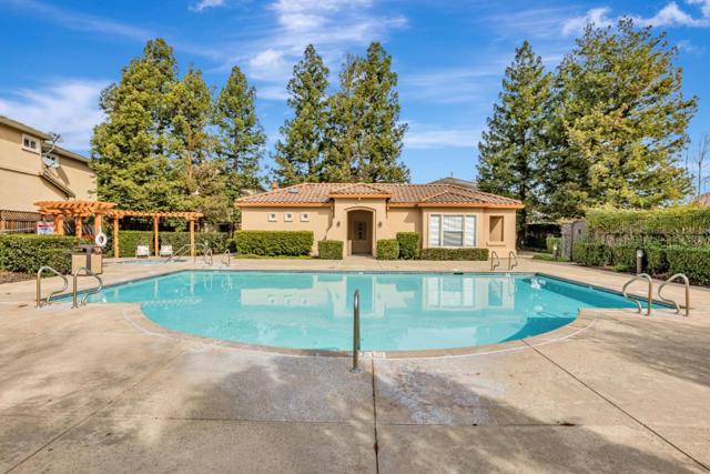 5111 Venice Court, Pleasanton CA: https://media.crmls.org/mediaz/fc0d0089-75b9-4ed2-8ccb-f2dbd849dcdc.jpg