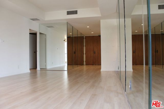 10790 Wilshire Boulevard, Los Angeles CA: https://media.crmls.org/mediaz/fc0dc628-d058-4d75-8258-2ac27630ca49.jpg
