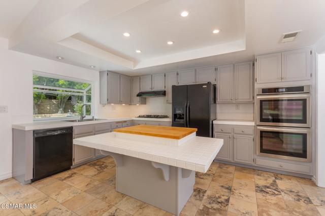 2927 Shirley Drive, Newbury Park CA: https://media.crmls.org/mediaz/fc0e45ed-ad0c-4393-82e6-0ee2b46200dd.jpg