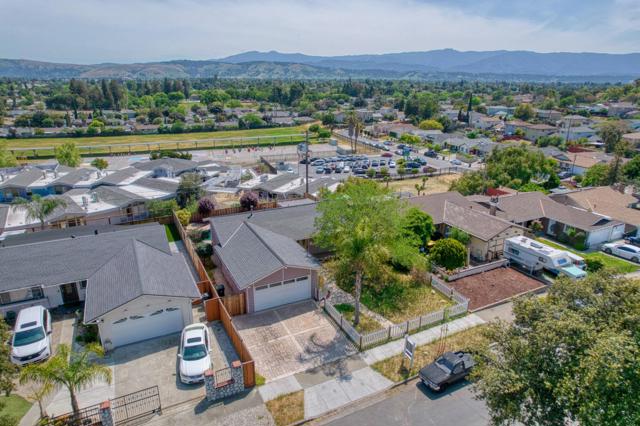 596 Savstrom Way, San Jose CA: https://media.crmls.org/mediaz/fc0e774a-af7f-4e66-b63e-a29d1914bc66.jpg