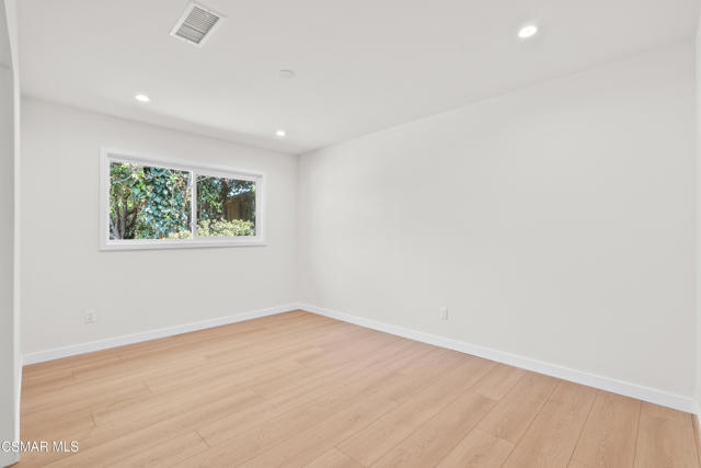 3167 Waco Avenue, Simi Valley CA: https://media.crmls.org/mediaz/fc0f0e1a-301a-4d2f-a61c-2e5bf2c299d1.jpg