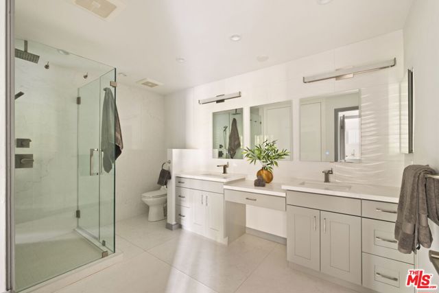 10794 Wilkins Avenue, Los Angeles CA: https://media.crmls.org/mediaz/fc0f8490-486e-48da-ba85-109e83bb285f.jpg