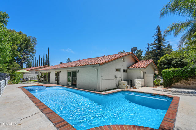 2257 Glastonbury Road, Westlake Village CA: https://media.crmls.org/mediaz/fc10000c-8709-4708-9200-1d250b89fa94.jpg