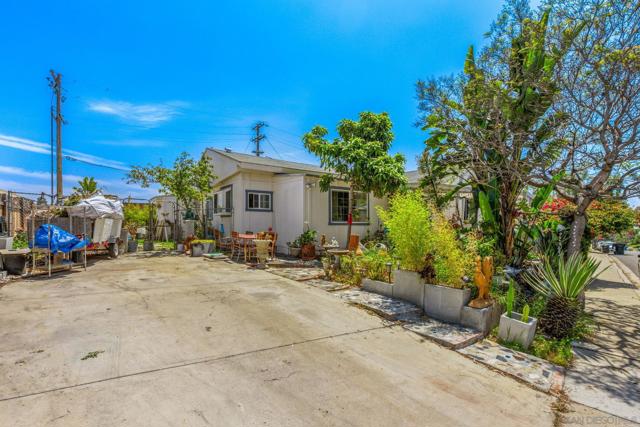 875 Boundary St, San Diego CA: https://media.crmls.org/mediaz/fc100628-96c4-4fc7-97d8-faa1aff27edd.jpg