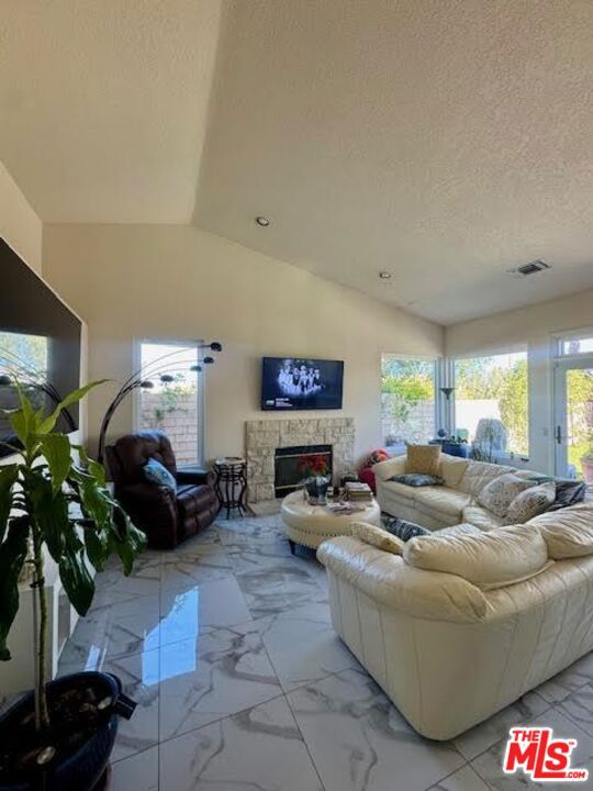 Image 27 of 31 For 408 Oakmont Drive