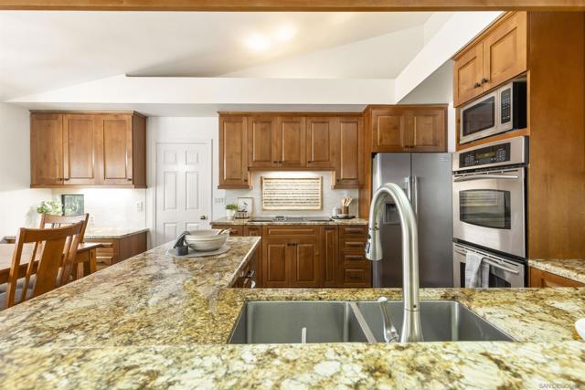 1549 Ventana Drive, Escondido CA: https://media.crmls.org/mediaz/fc11d90e-7d95-4609-a281-d5b762a45cf0.jpg