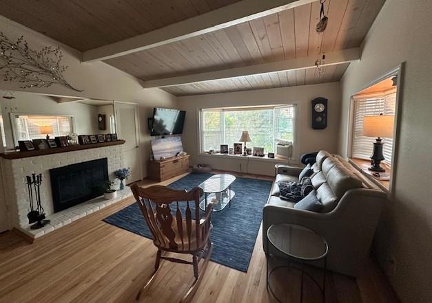 525 Wellington Drive, San Carlos CA: https://media.crmls.org/mediaz/fc123801-16c9-4b10-bd22-ae932f2ca3bc.jpg